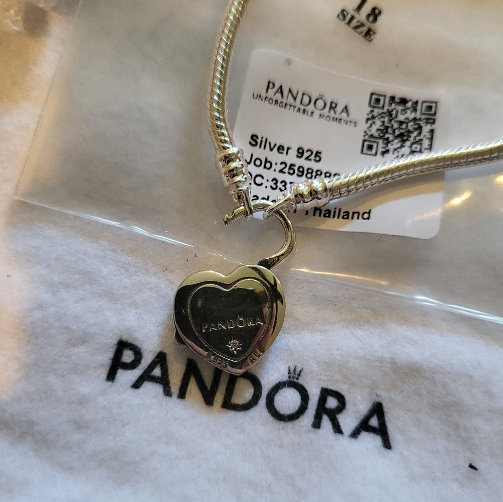 - Pandora Disney castle with swarsowski bracelet From Disney - Picture 2 of 10